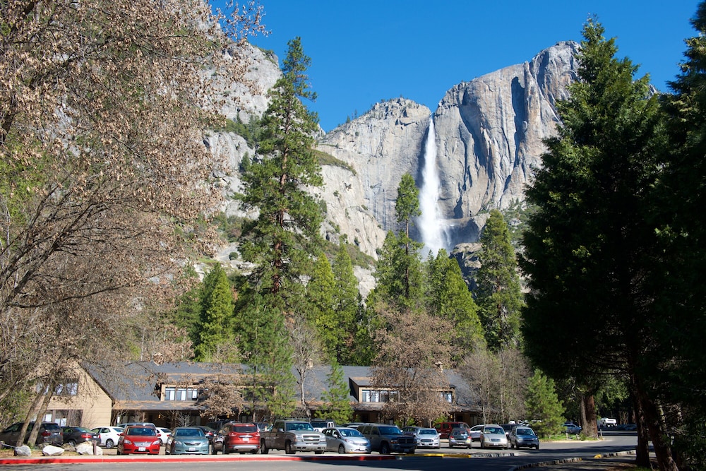 Yosemite Valley Lodge 24/32