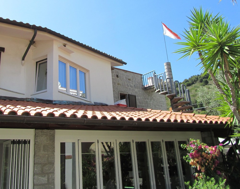 Hotel Montemerlo 1/50