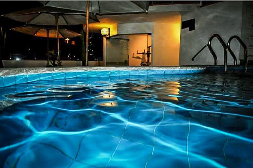Embajadores Hotel 48/53