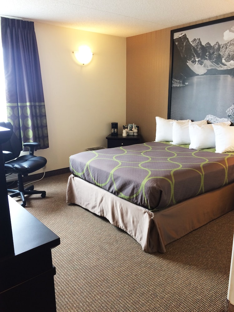 Super 8 by Wyndham Edson 9/25
