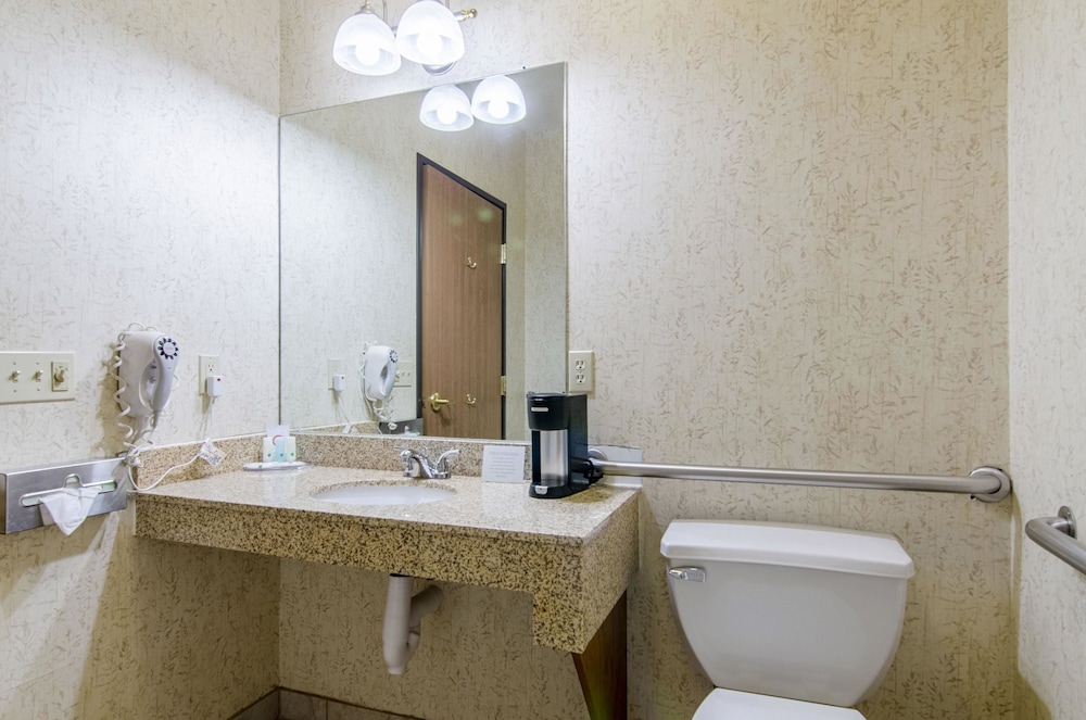 Quality Inn Junction City near Fort Riley 23/41