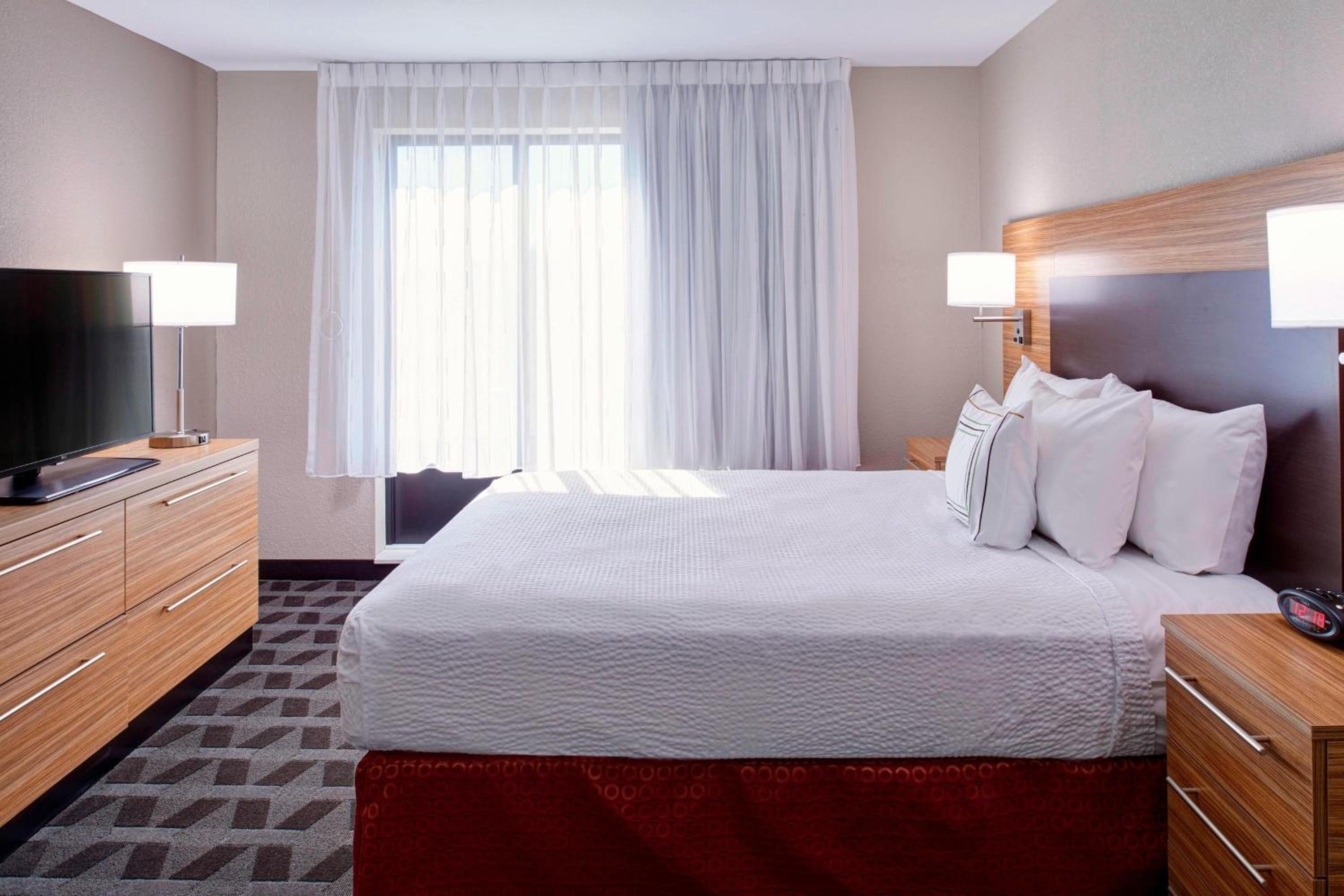 جناح كبير بسرير كوين بغرفة نوم واحدة مع أريكة بحوض استحمام لذوي الإعاقة، Towneplace Suites Richmond 3/3