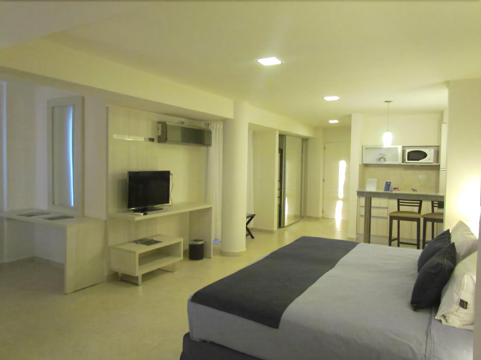 Puerto Amarras Hotel & Suites 12/19