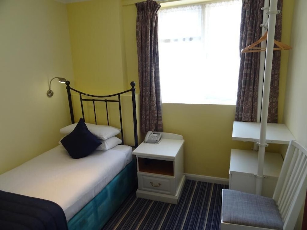 Manor Hotel 26/58
