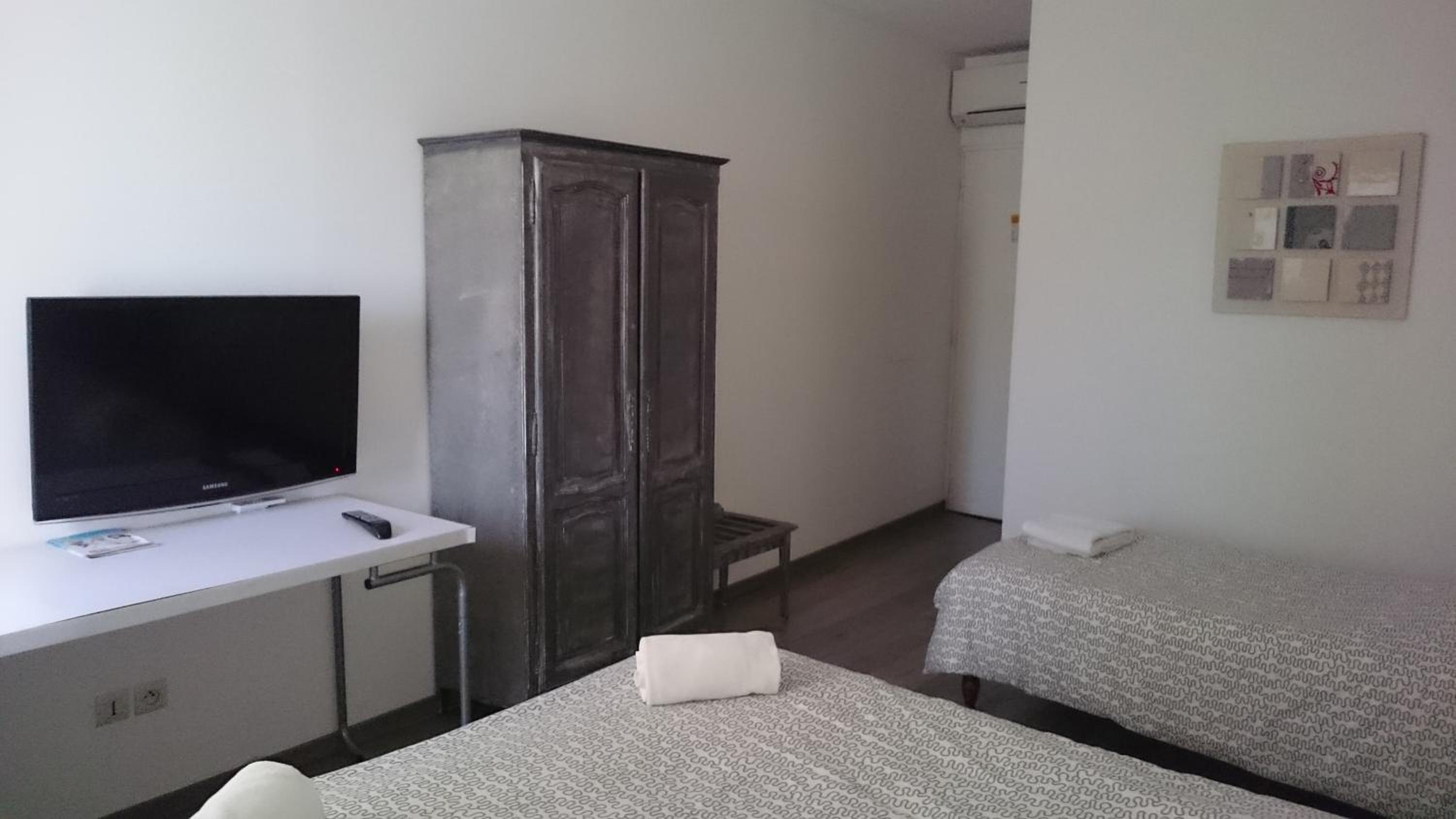 P'TIT DEJ-HOTEL MARTIGUES LE 5 13/57