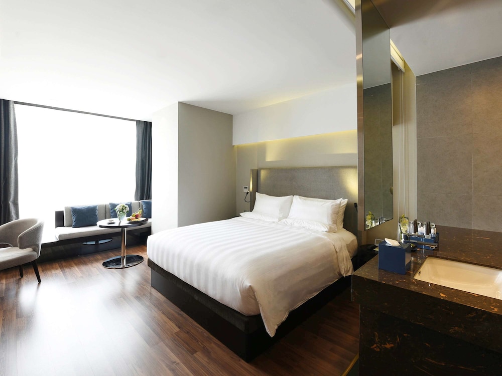 شقة تنفيذية بسرير مزدوج بشرفة بغرفة نوم واحدة، Novotel Suites Hanoi 2/4