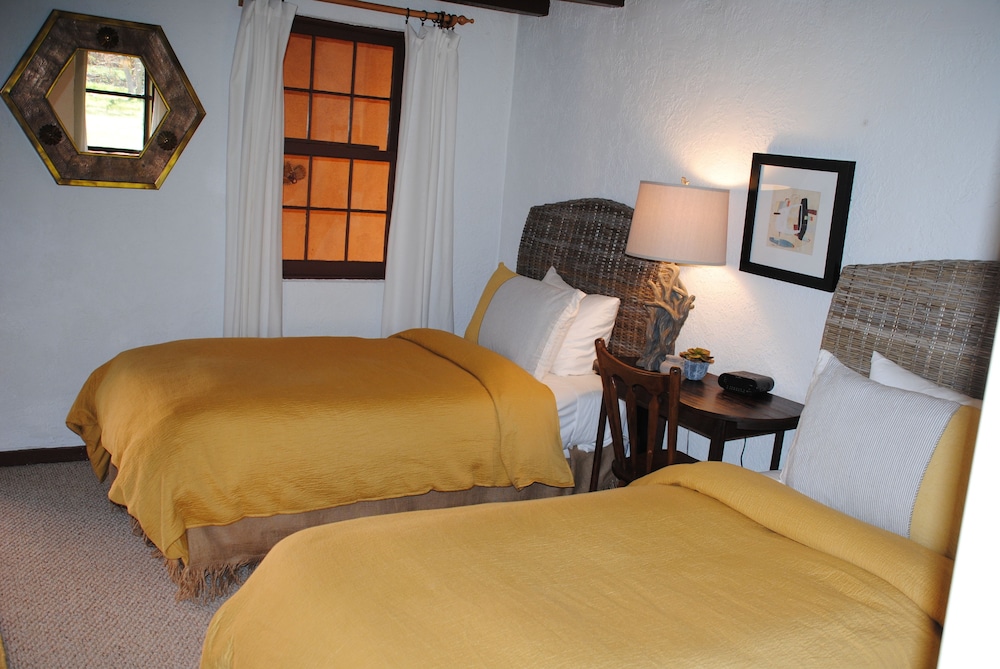 Old Taos Guesthouse Bed and Breakfast 21/69