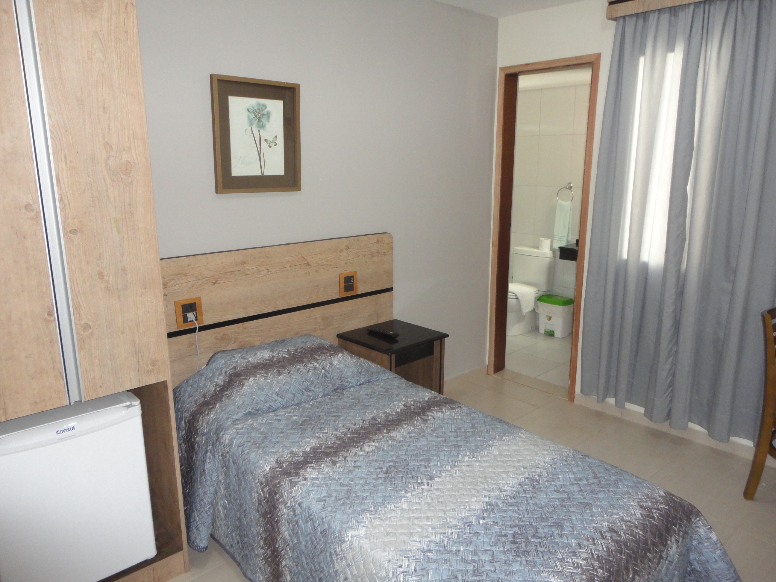 ROOM, SINGLE