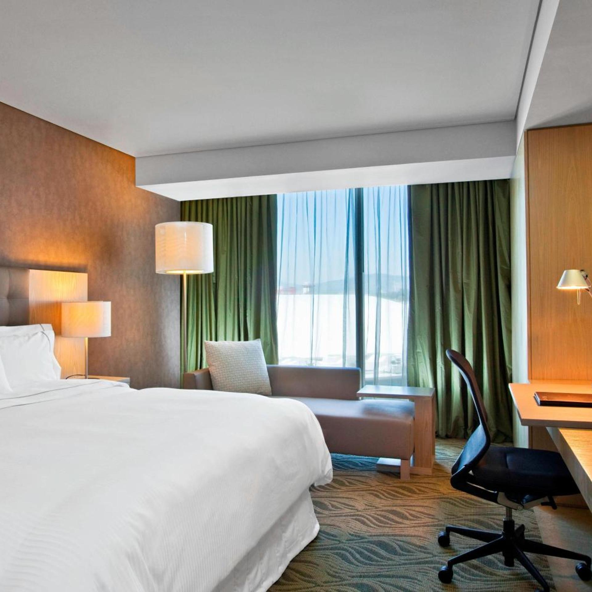 Guest Room, Deluxe, King Bed, City View, THE WESTIN GUADALAJARA 4/10
