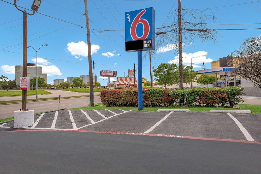 Motel6 Dallas, TX - Market Center 28/45