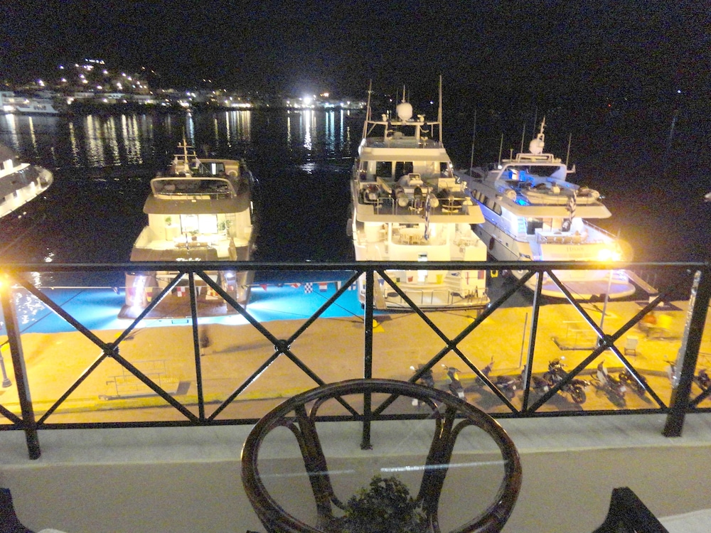 Hotel Manessi 22/62