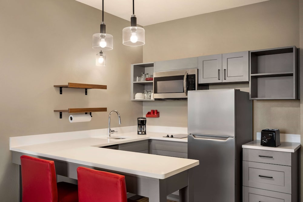 Hawthorn Extended Stay by Wyndham Del Rio 43/65
