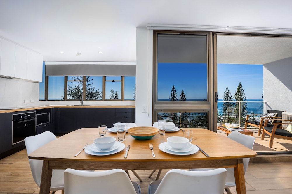 PACIFIC BEACH RESORT 49/77