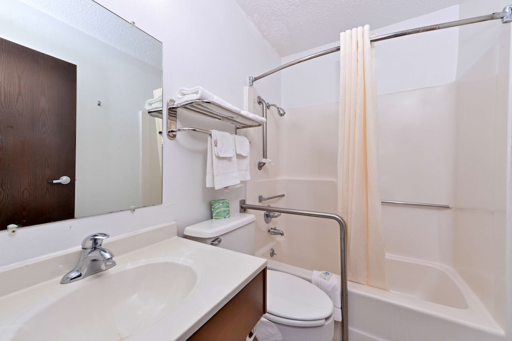 Americas Best Value Inn & Suites-Sidney 11/37