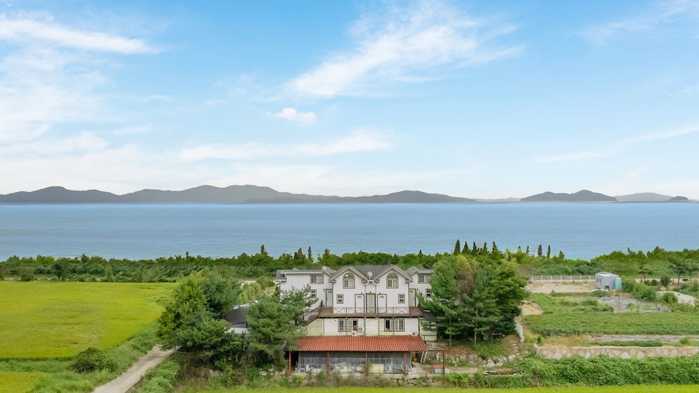 Ganghwa Western Beach Pension 44/50