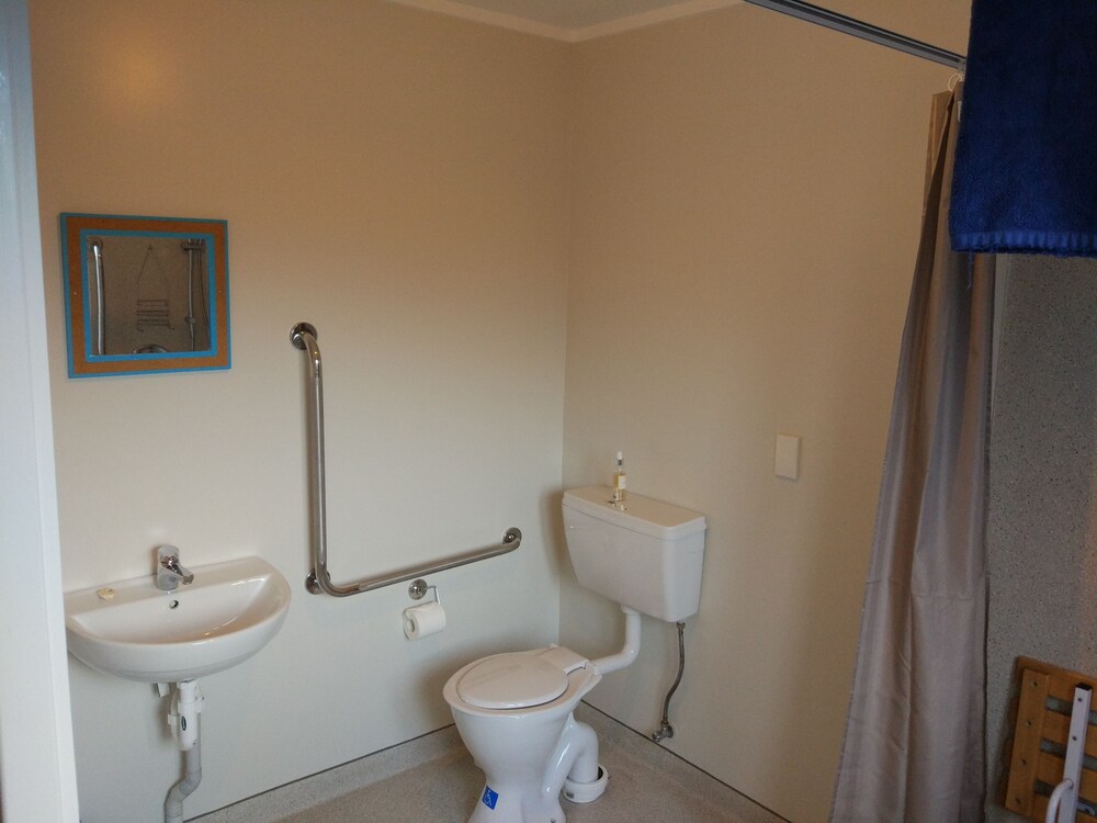 Tasman Bay Backpackers 6/50