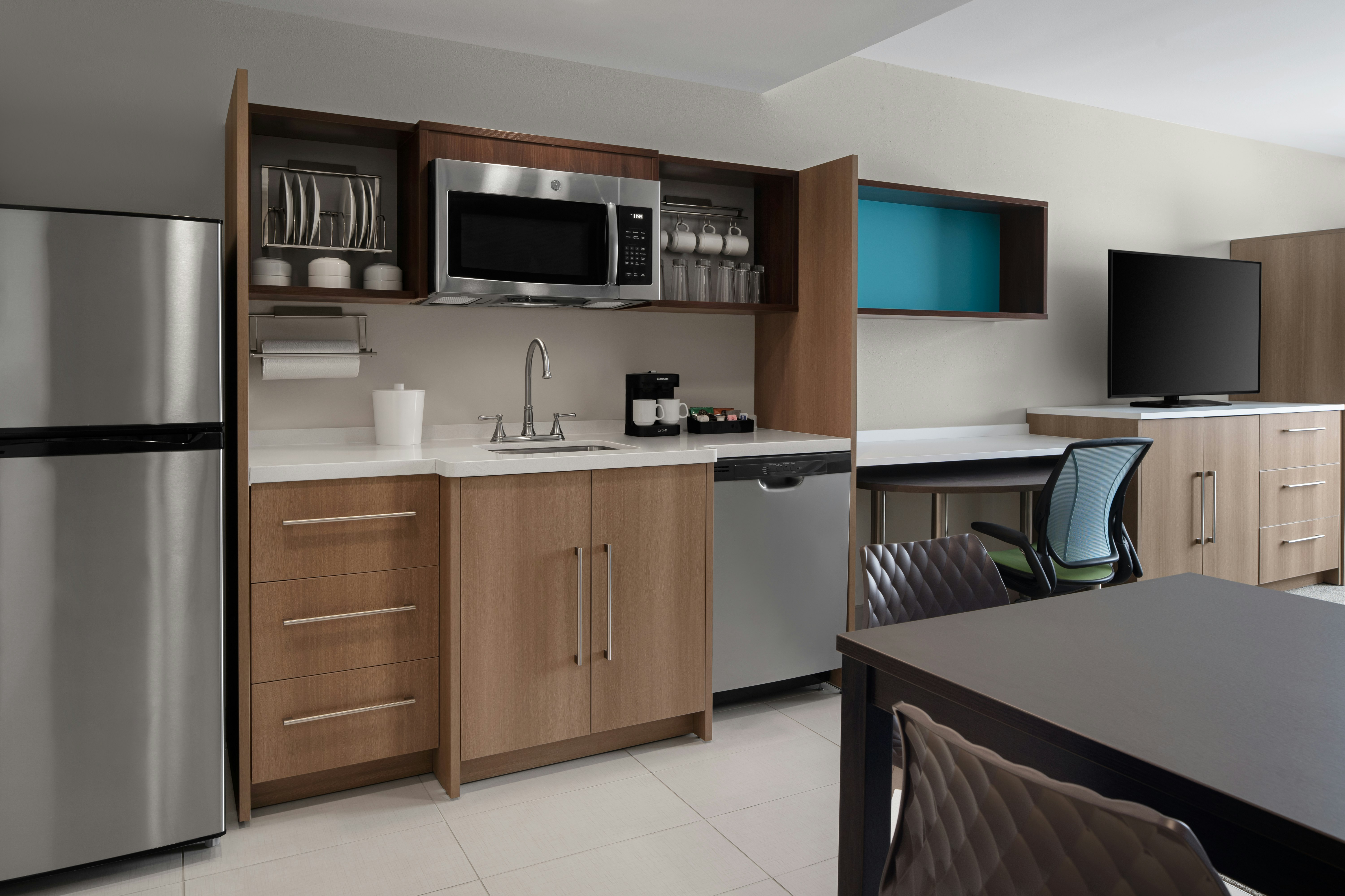 1 BEDROOM, SUITE, KING BED