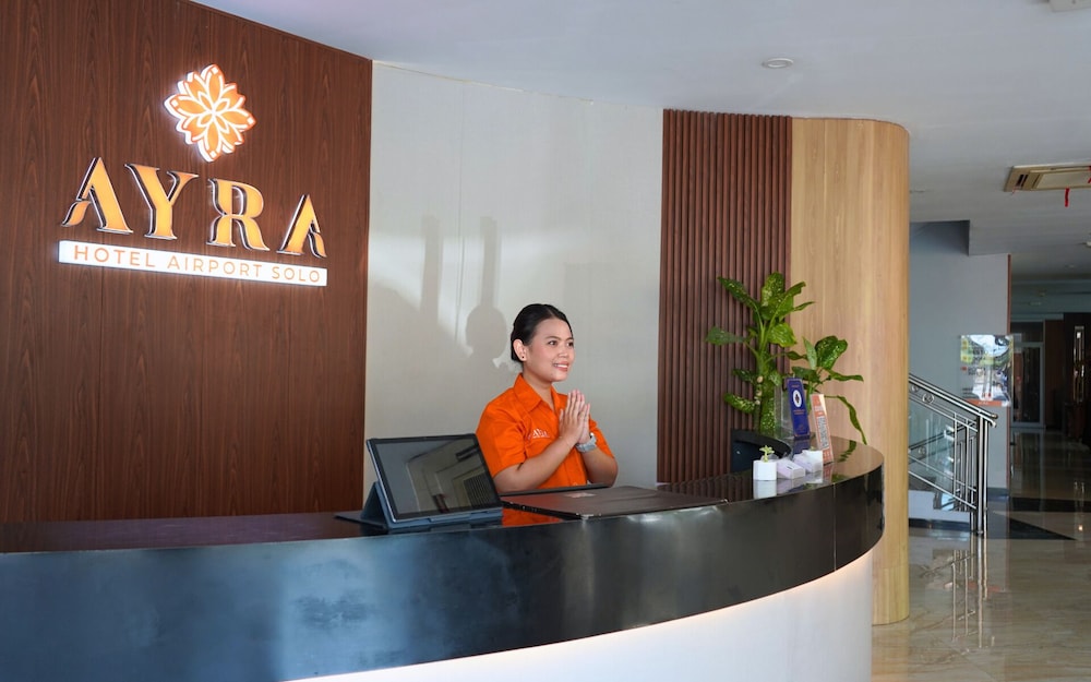 Front One Hotel Airport Solo 8/50