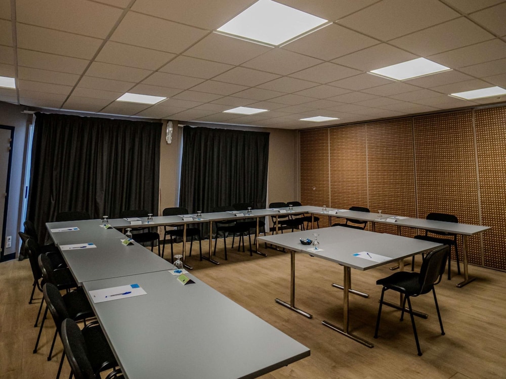Greet Hotel Castres Saix 57/71