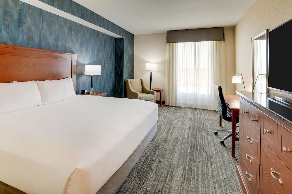 جناح بسرير كينج بغرفتين مع أريكة لذوي الإعاقة، Drury Inn Suites Denver Westminster 3/9