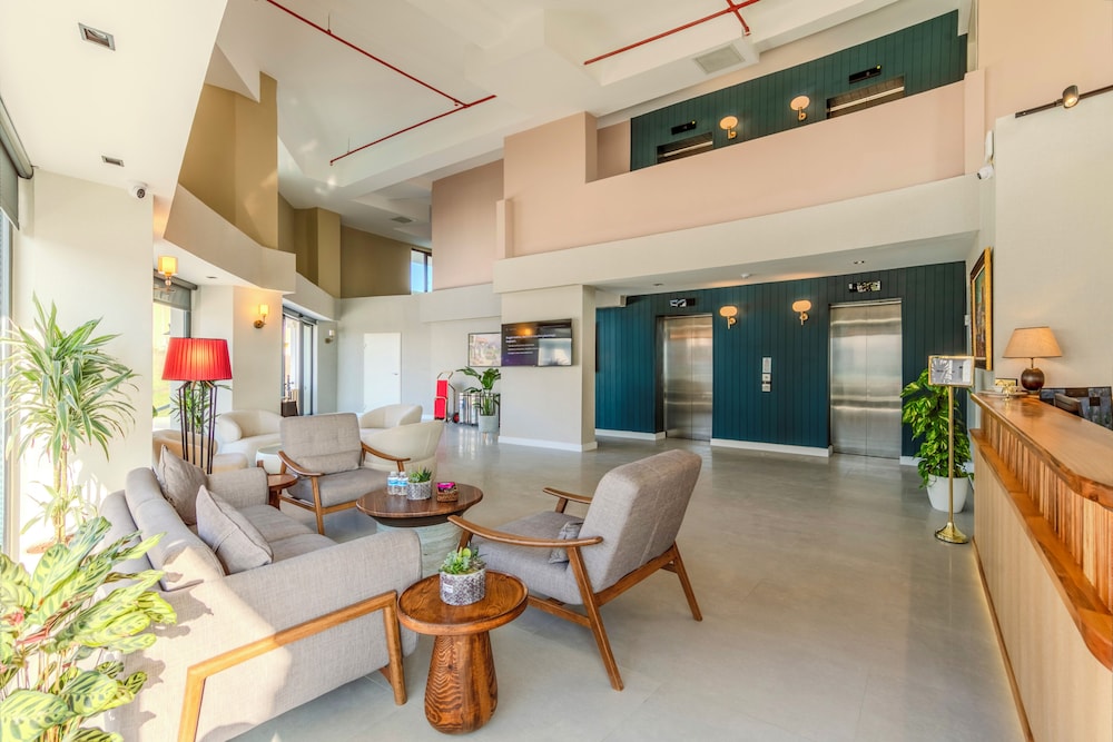 Nenessa Airport Hotel 37/46