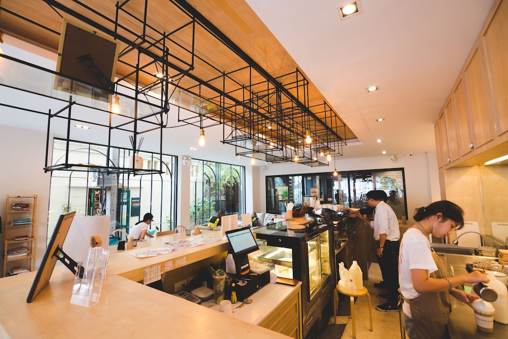 Issara By D Hostel 79/93