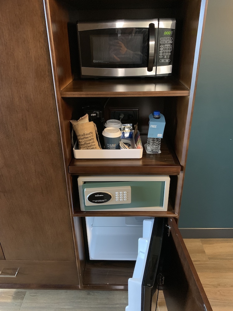 FOUR POINTS BY SHERATON HOUSTON INTERCONTINENTAL AIRPORT 11/39