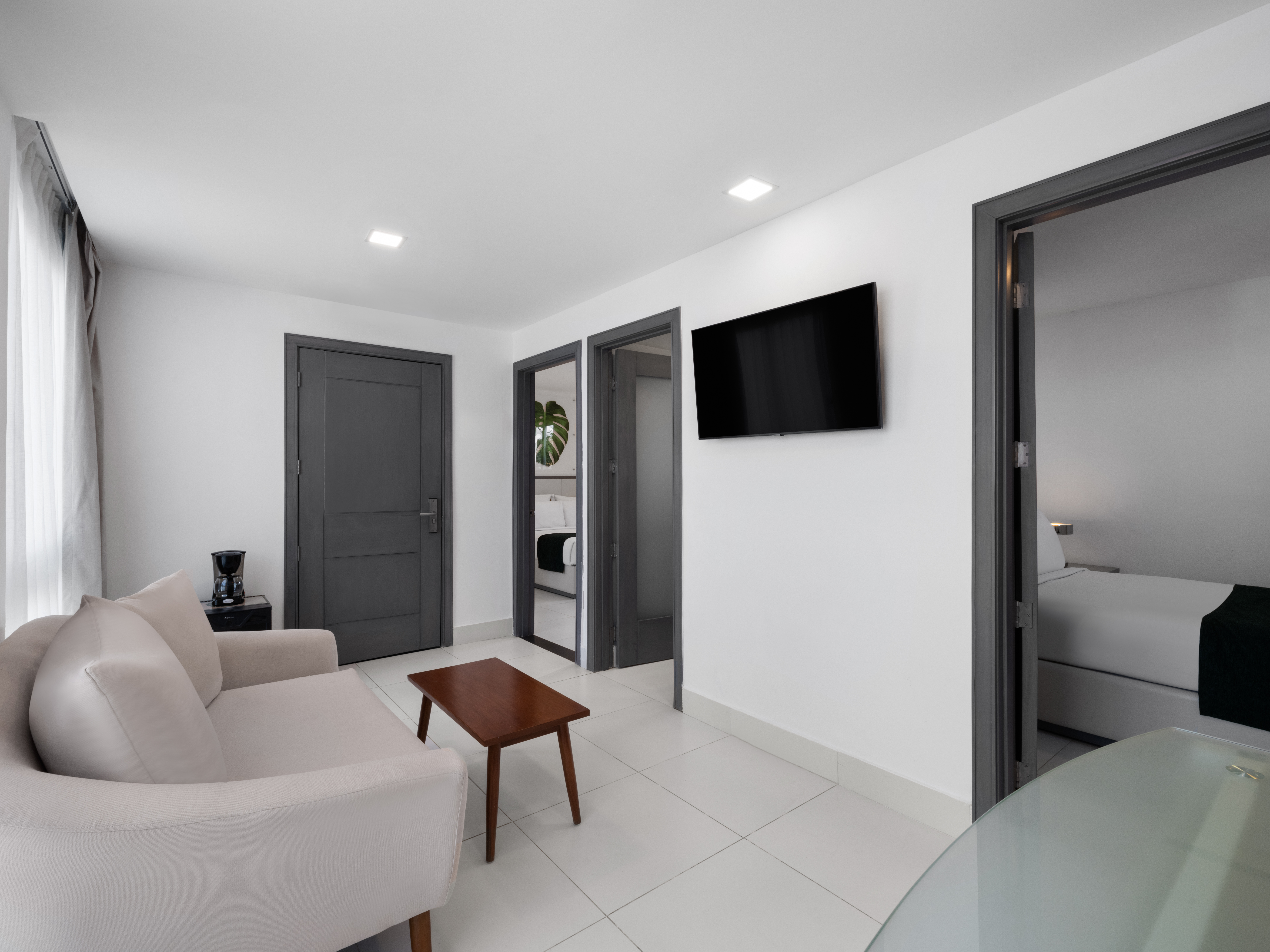 2 Bedrooms, Contemporary, Bright, Quadruple, 2 Queen Beds