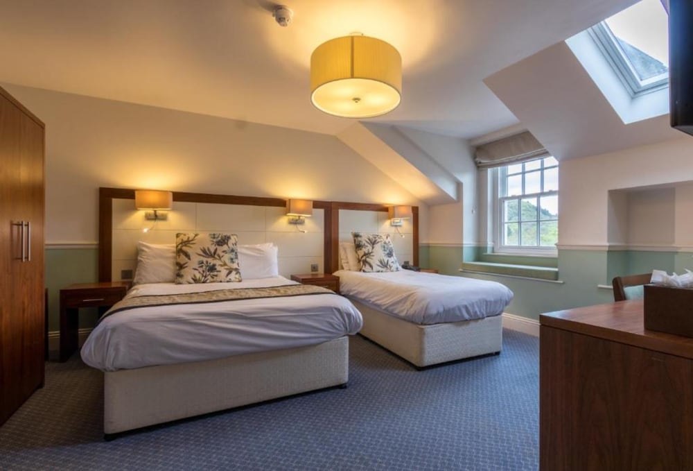 Newby Bridge Hotel 16/60