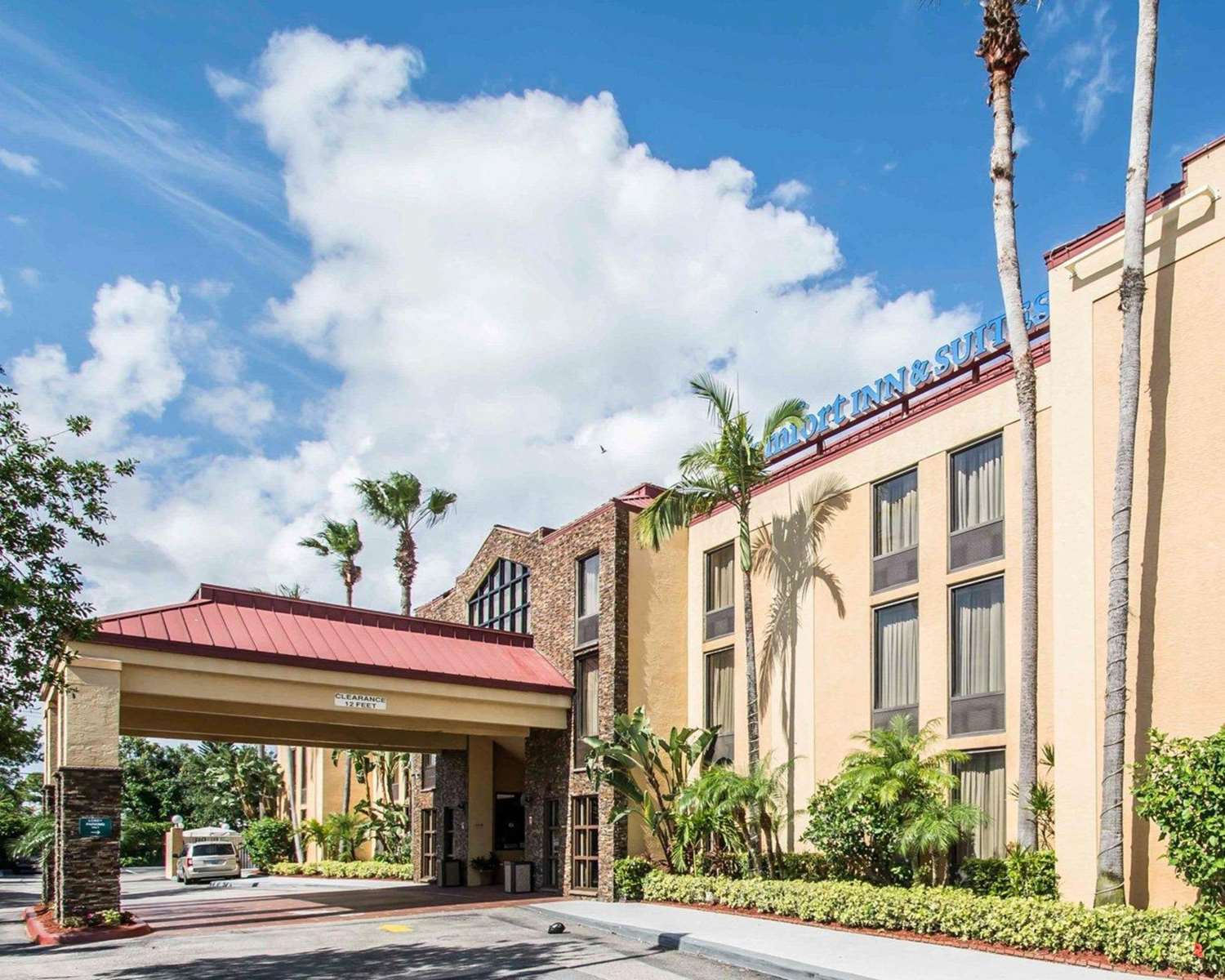 Comfort Inn & Suites Lantana - West Palm Beach South 2/40