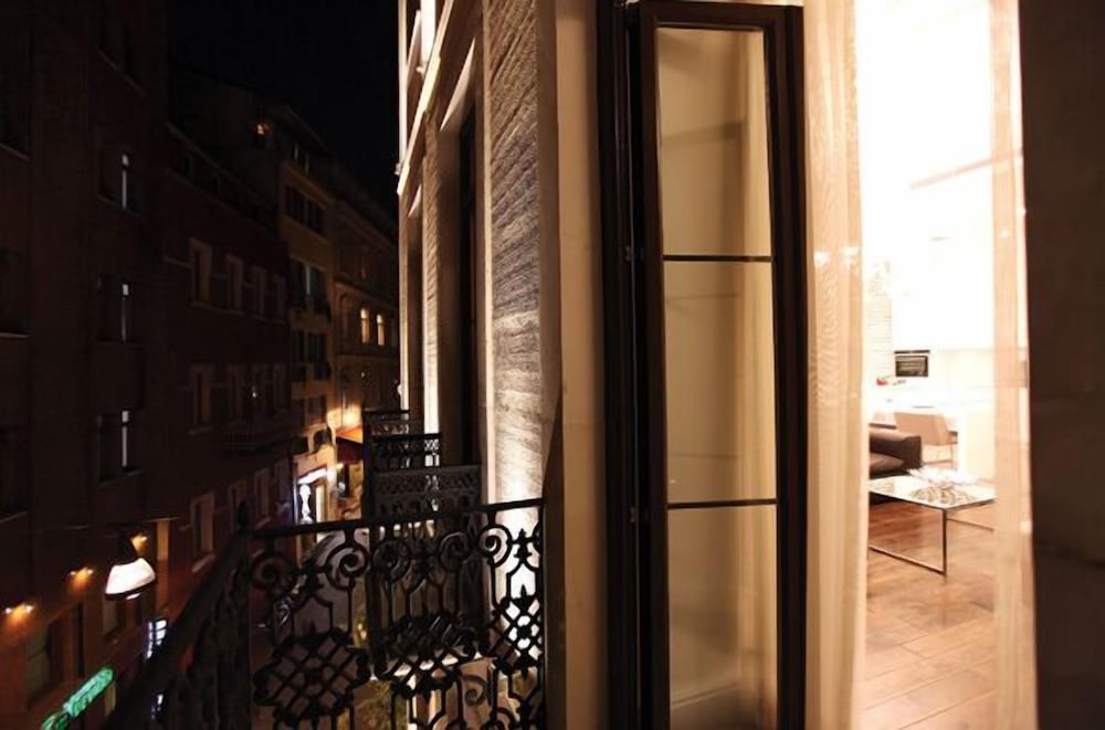 Pera Residence 23/26