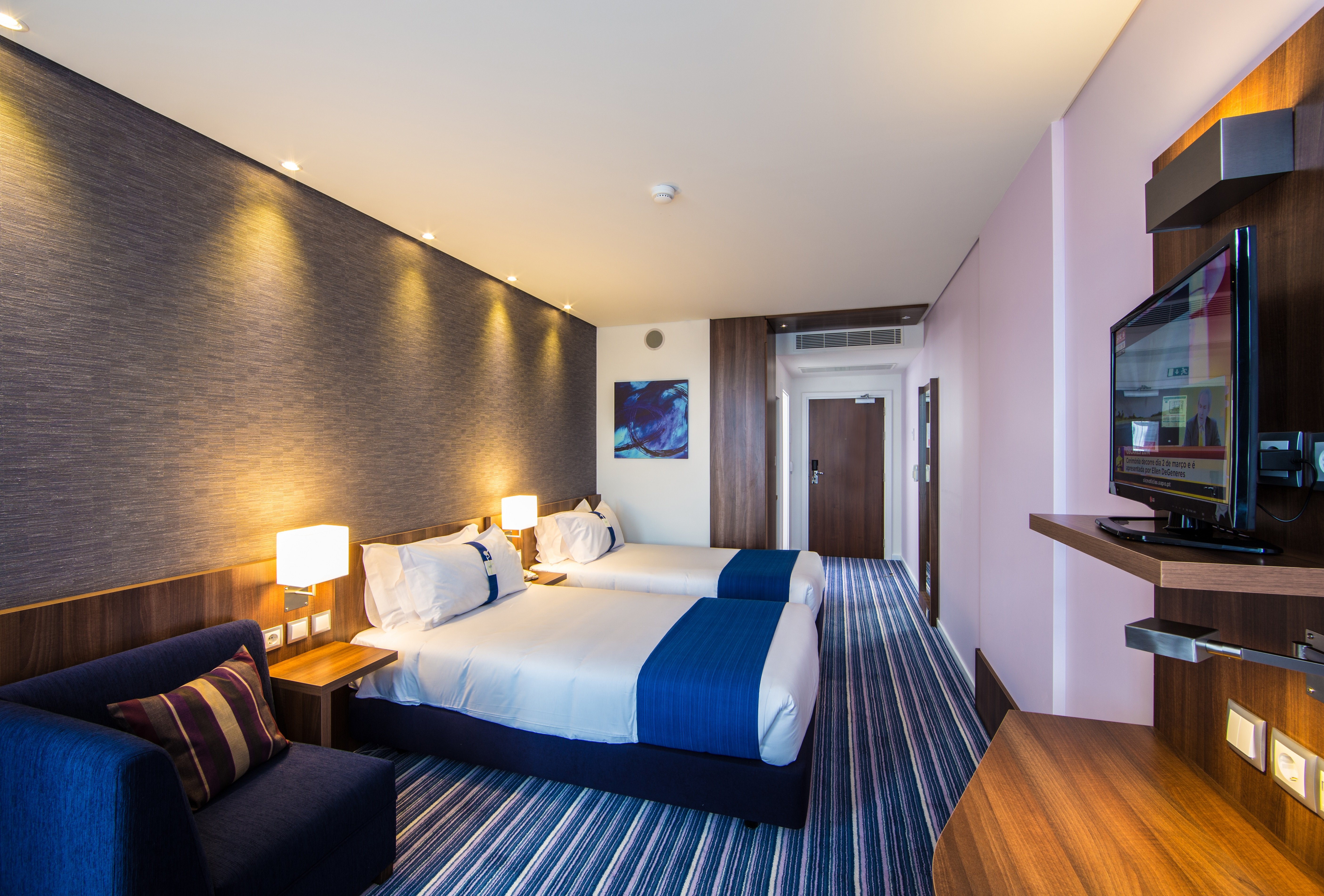 Holiday Inn Express Lisbon Alfragide 12/35