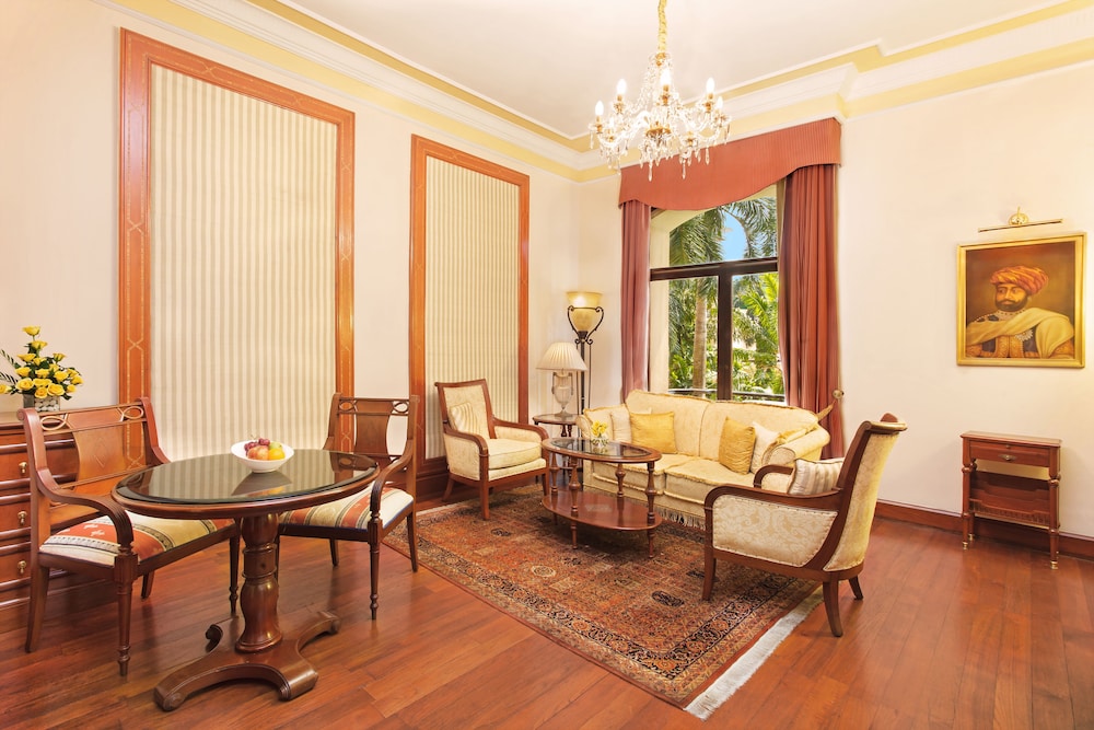 THE OBEROI GRAND 45/81
