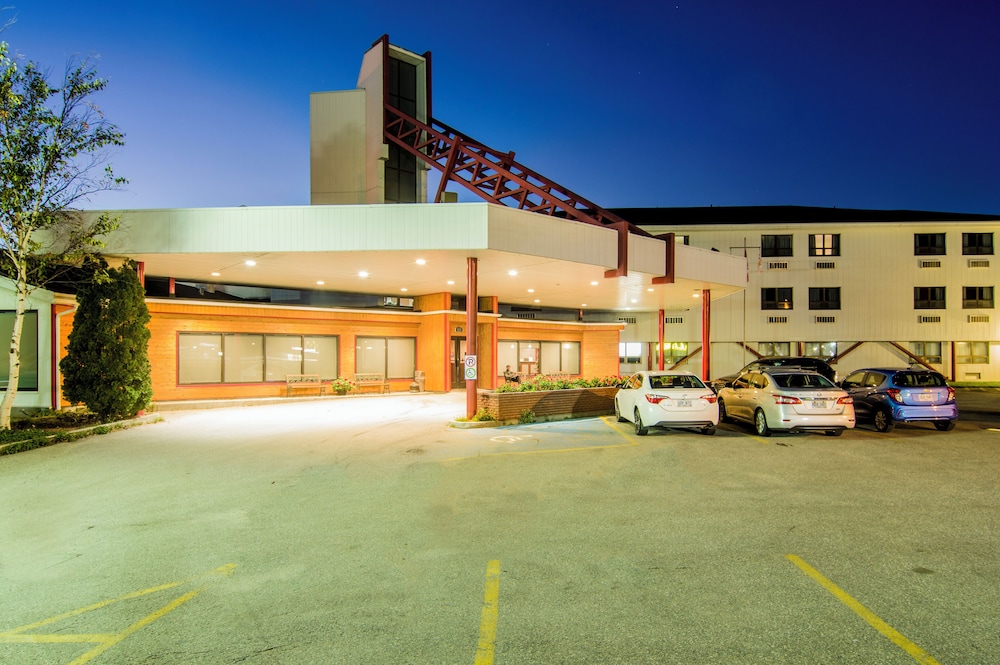 Sinbads Hotel And Suites 48/50