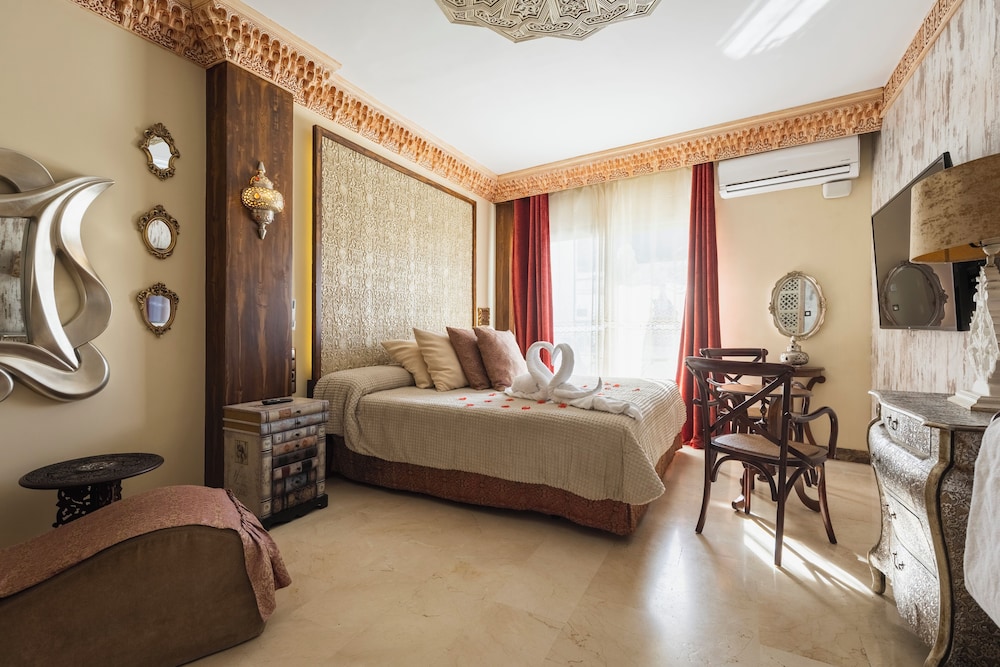 Casablanca, Suite, King Bed, Hot Tub, Terrace