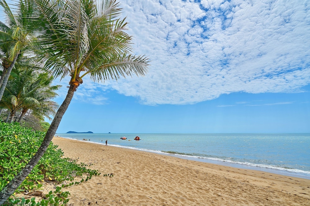 Trinity Beach Club Holiday Apartments 24/27