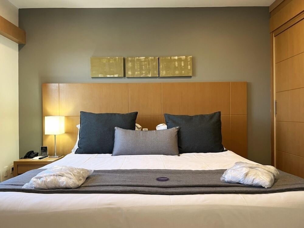 Super, Connecting, Luxury, Suite, King Bed, Bathtub