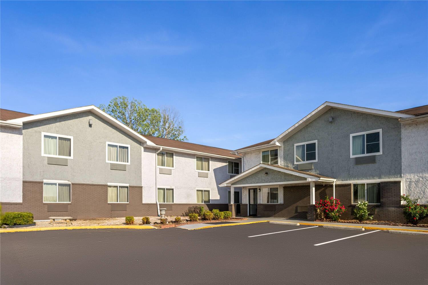 Super 8 by Wyndham South Boston VA 4/31