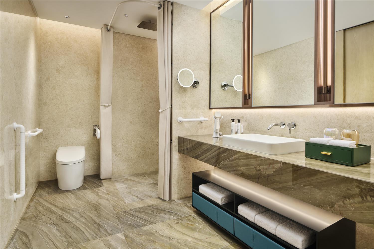 Inso Hotel Chongqing, Curio Collection by Hilton 50/57