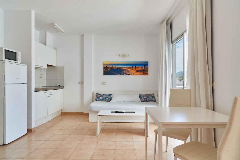 Apartamentos San Antonio Beach 6/35