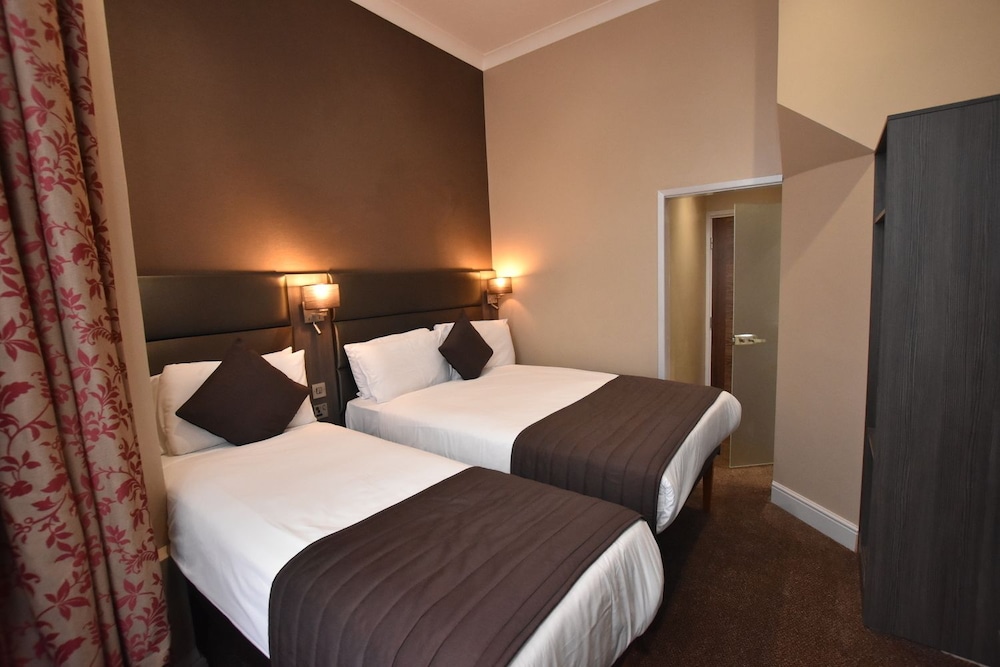 Brunel Hotel 33/67