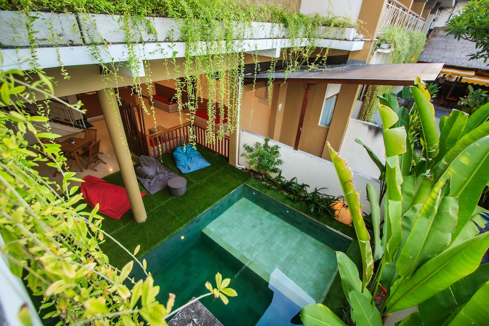 Kuta Suci Beach Hotel 38/43