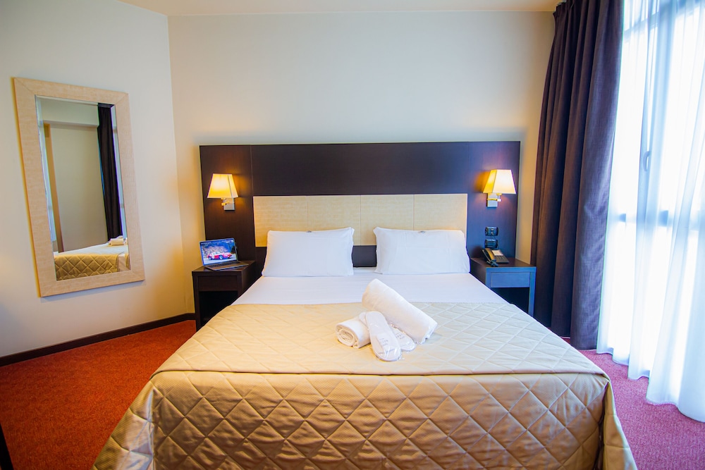 Hotel Tuscany Inn 15/76