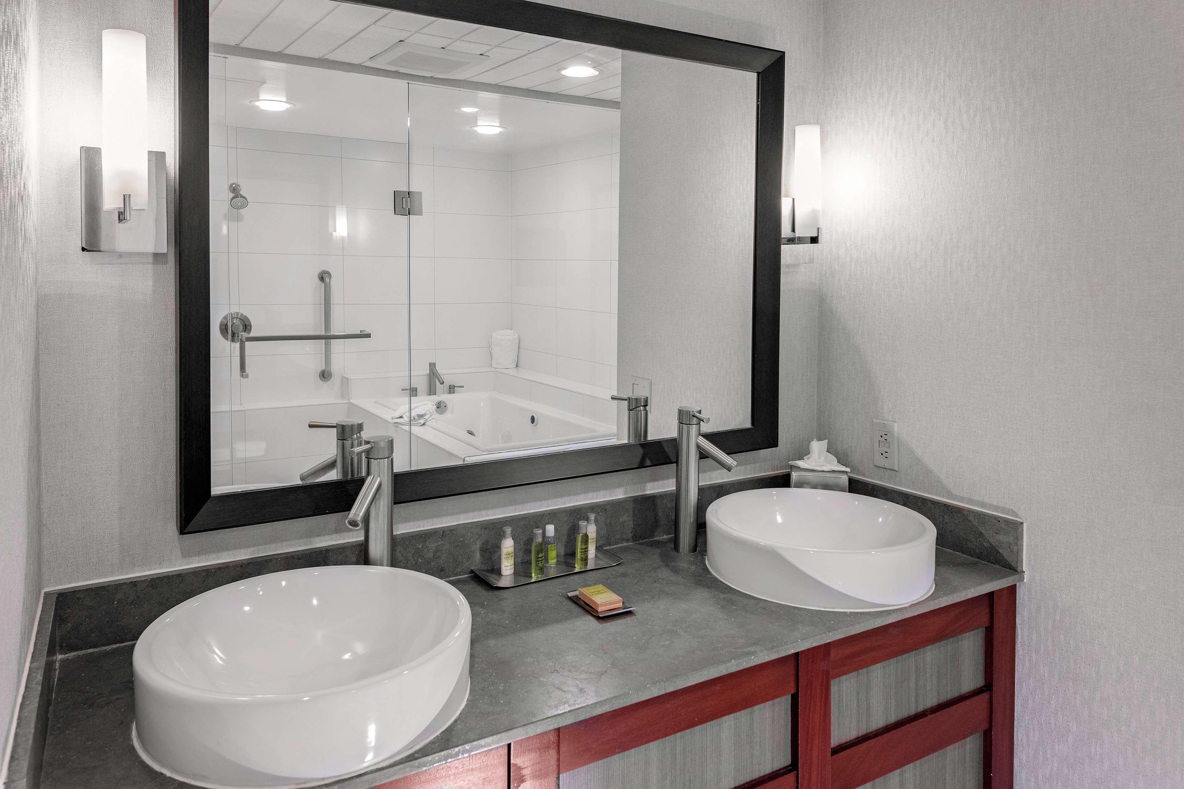 PRESIDENTIAL, SUITE, KING BED