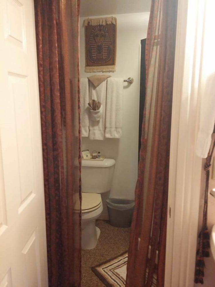Oasis Bed and Breakfast 34/37