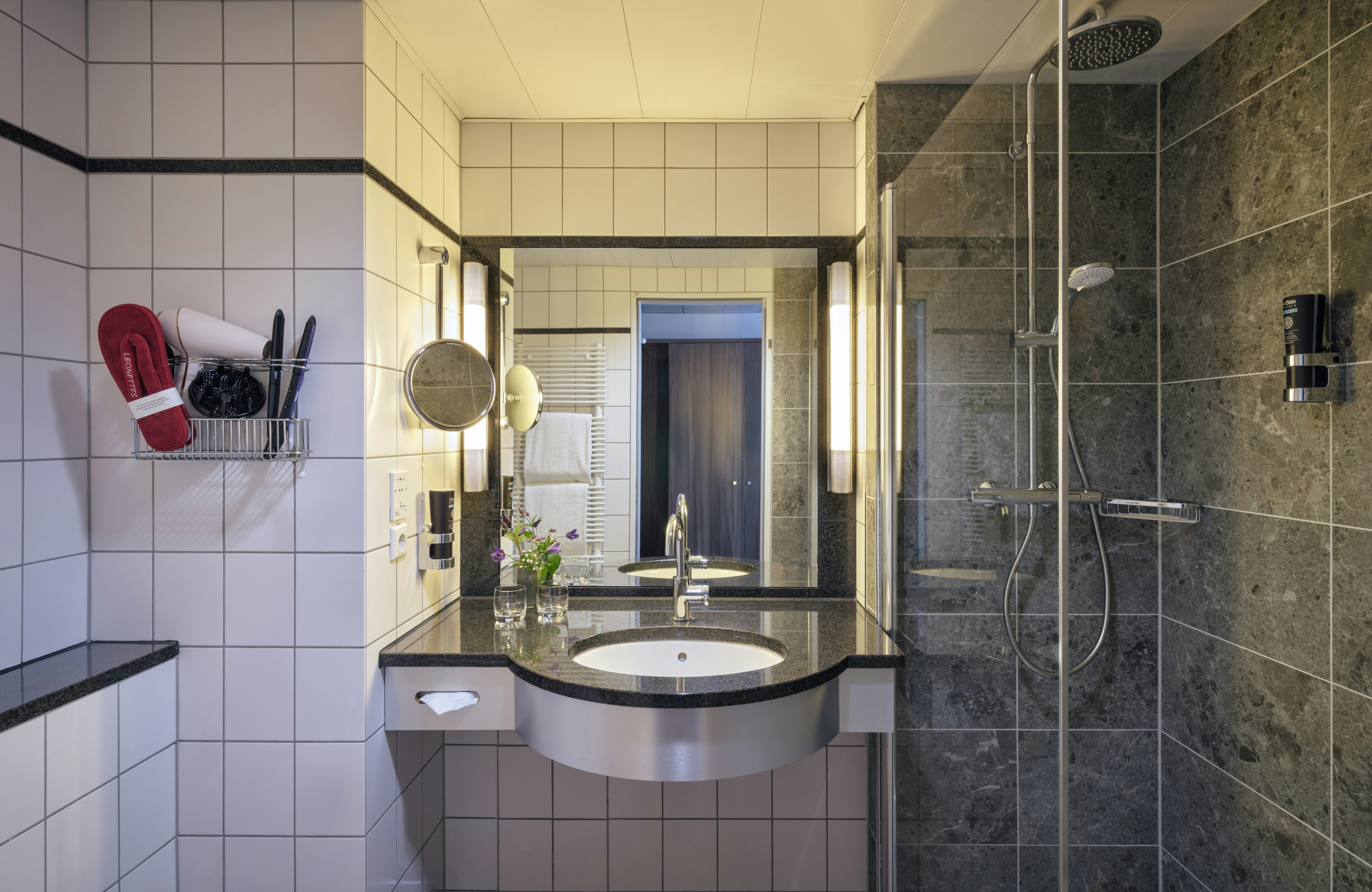 LEONARDO ROYAL HOTEL DUSSELDORF KOENIGSALLEE 79/79