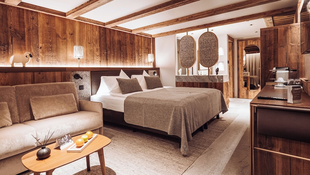 ALPINE, CHIC
