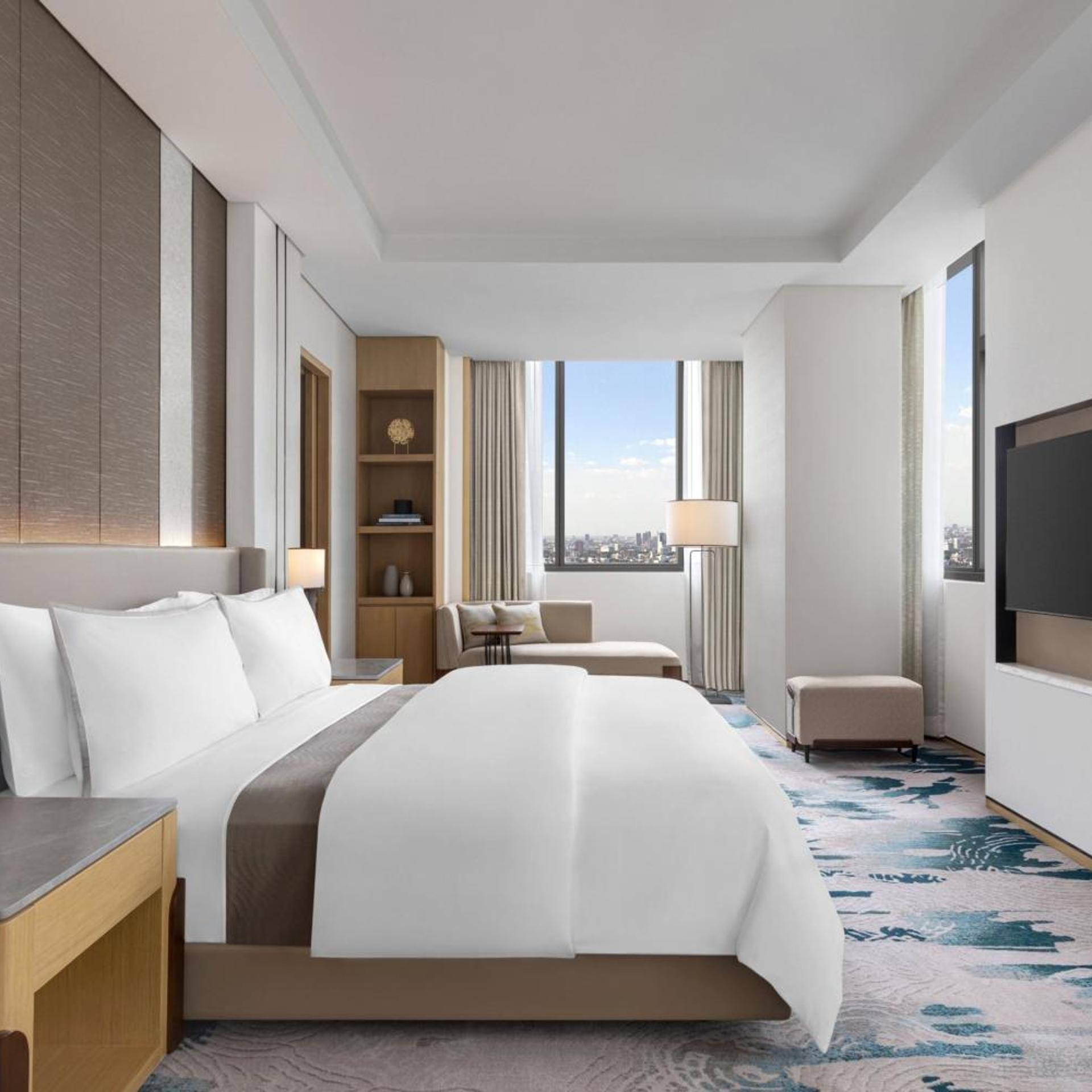 Room, King Bed, Skyline View, Club Lounge Access