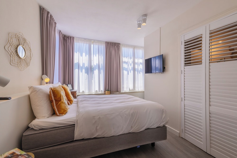 LOT Hotel 5/20