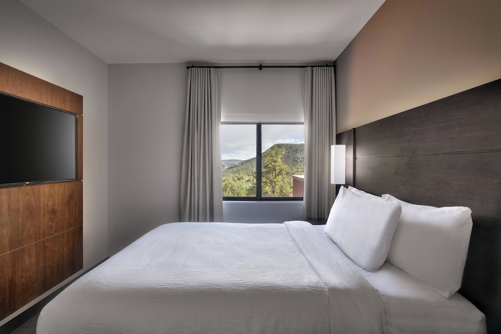 1 BEDROOM, SUITE, ACCESSIBLE